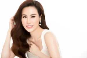 Hoa Hậu Hoàng Dung Tỏa Sáng Trong Bếp Với Món Bún Riêu Chi Phí 1 Triệu