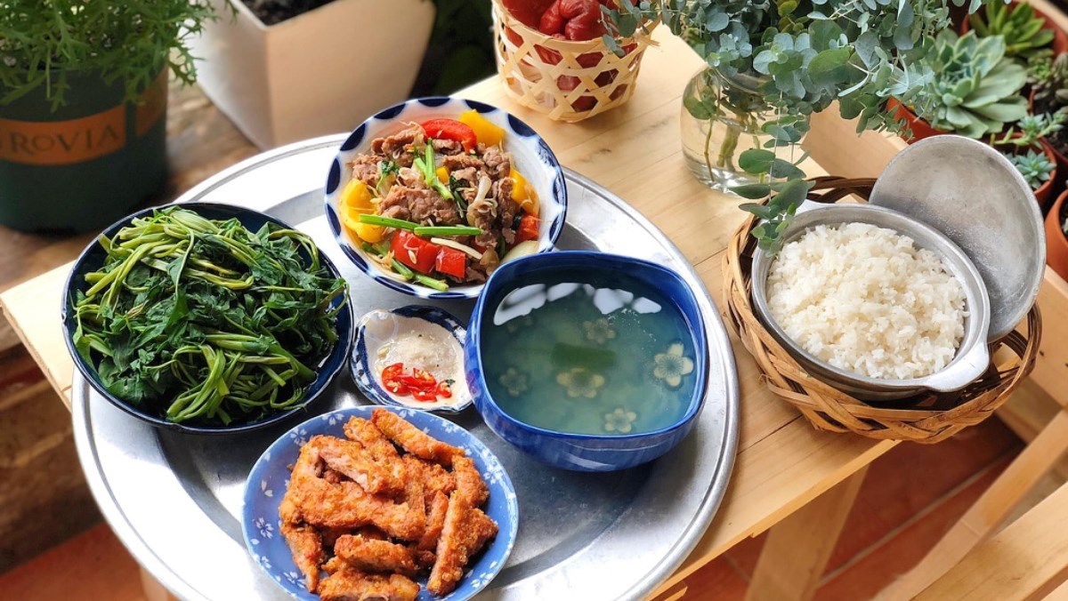 Bữa Tối Ngon Miệng Với Thực Đơn Đầy Màu Sắc